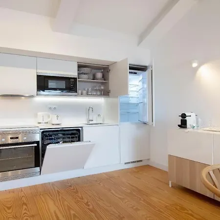 Liberdade Stylish Attic With Ac And View Lägenhet