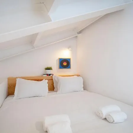 Liberdade Stylish Attic With Ac And View * Lisboa
