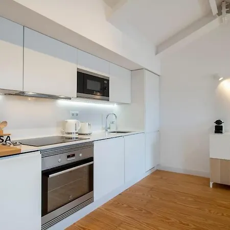 Liberdade Stylish Attic With Ac And View Lägenhet *